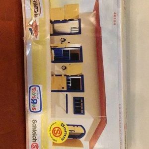 Schleich Stable with 2 horses, book Collectibles   In great condition